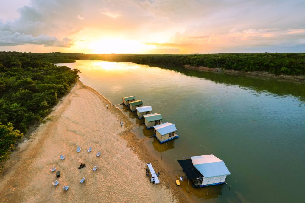 akuani flaoting camp river