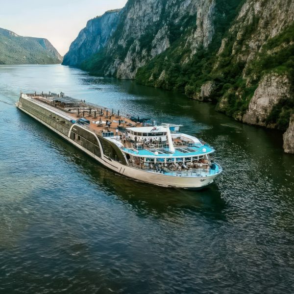 10-amamelodia-boat-exterior-extended-2-1680×1120 10-amamelodia-boat-exterior-extended-2-1680x1120